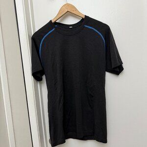 Lululemon Men's Black and Blue Short Sleeve